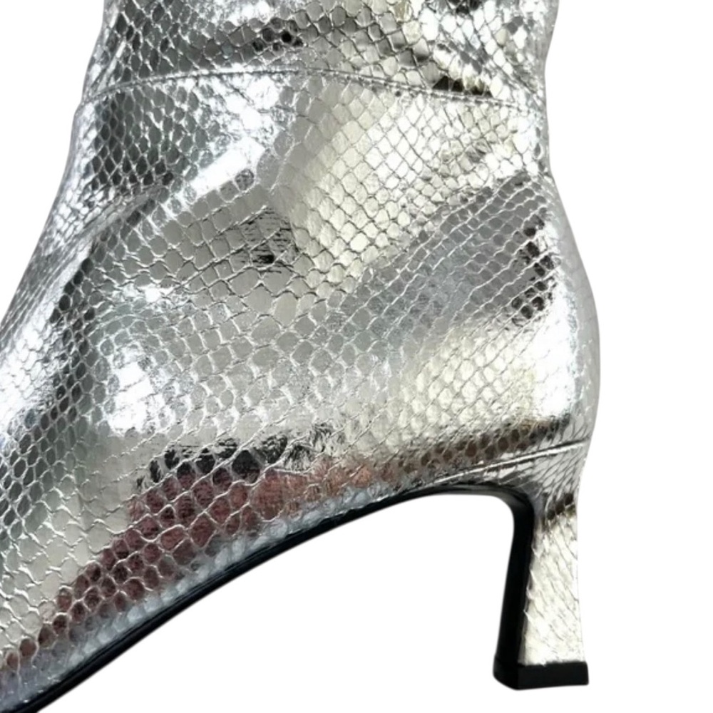NWOT STEVE MADDEN Woman’s NEWLYN Silver Knee High Boot, 6M - Picture 3 of 13